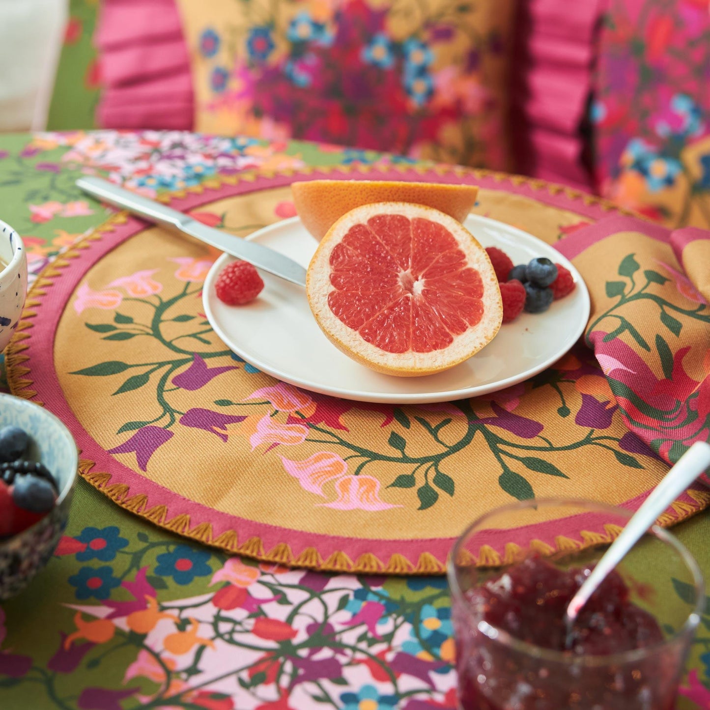 6 Round Placemats Blumen Orange - Sophie Williamson Design