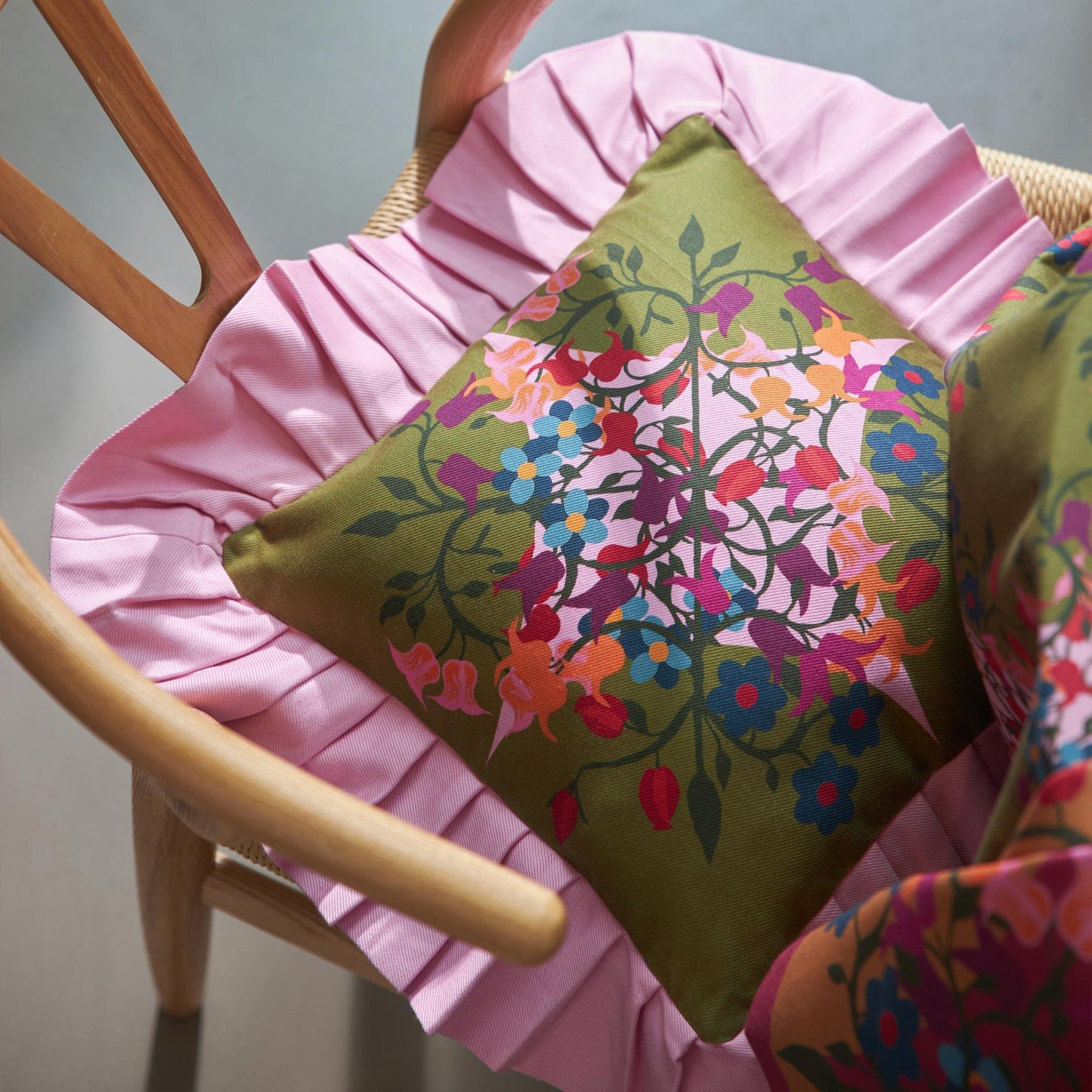 Ruffled Pillow Cover Blumen Green - Sophie Williamson Design