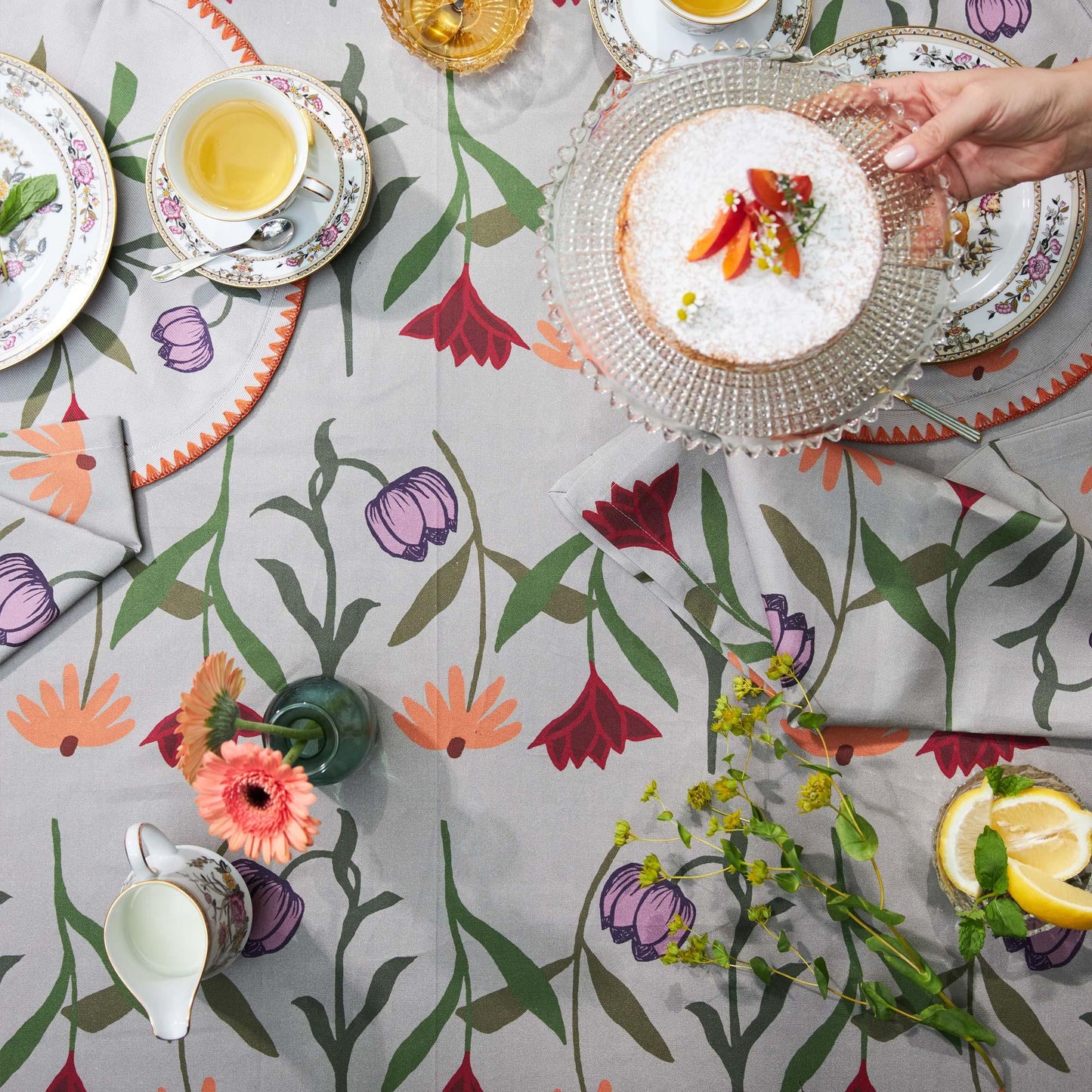 Tablecloth Picnic on the Meadow - Sophie Williamson Design