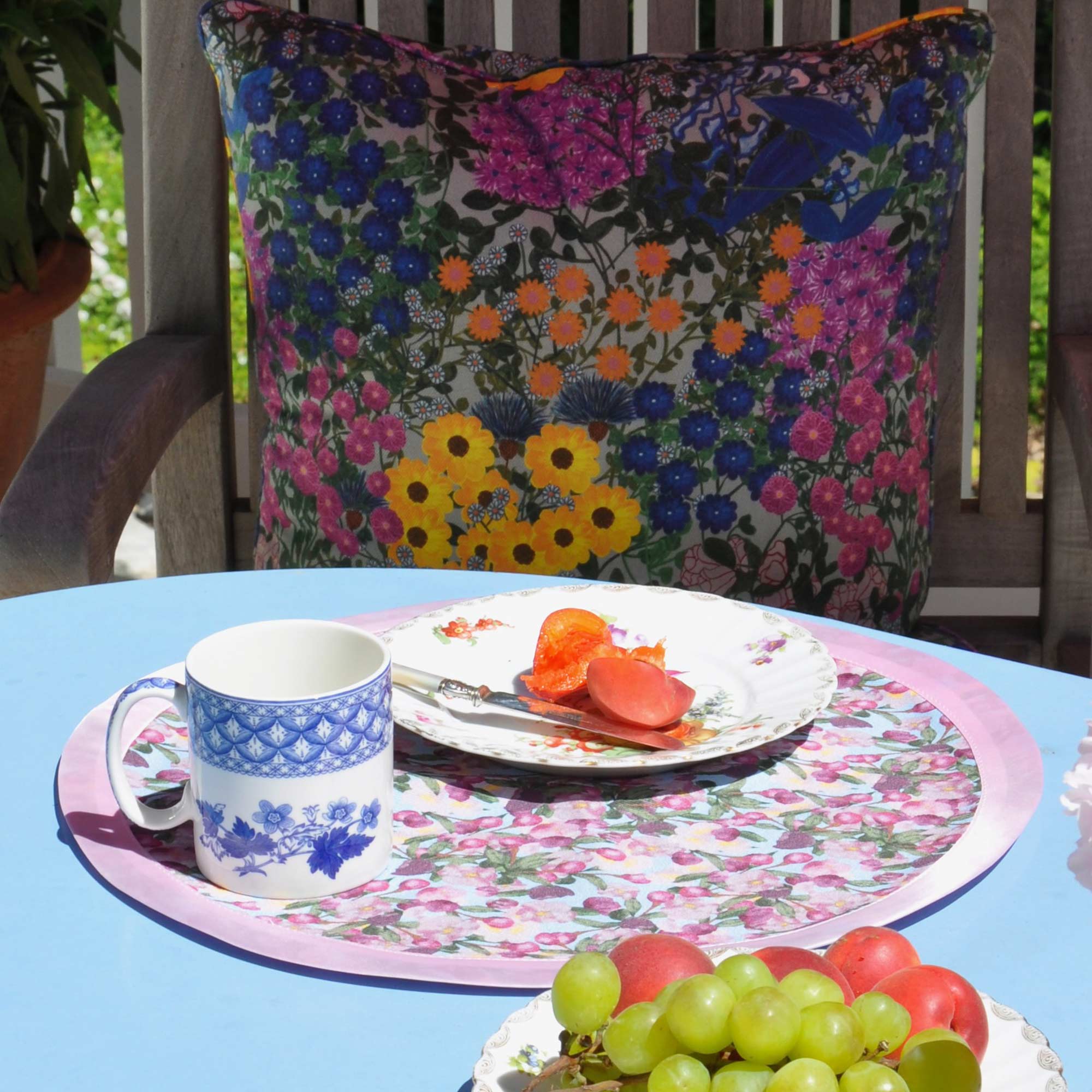 6 Round Placemats Romance is Dead Blue/Pink